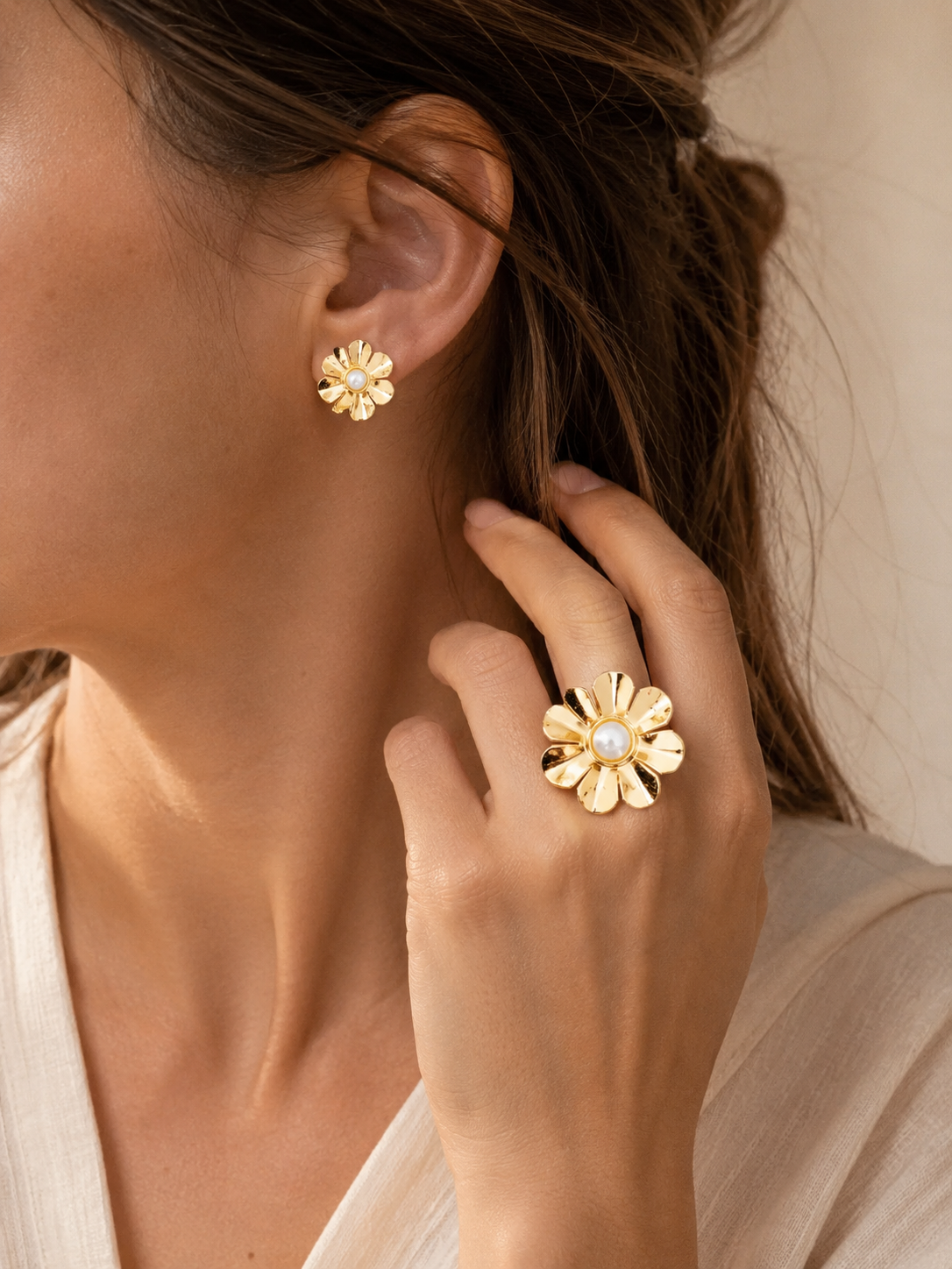 Golden Daisy Pearl Ring
