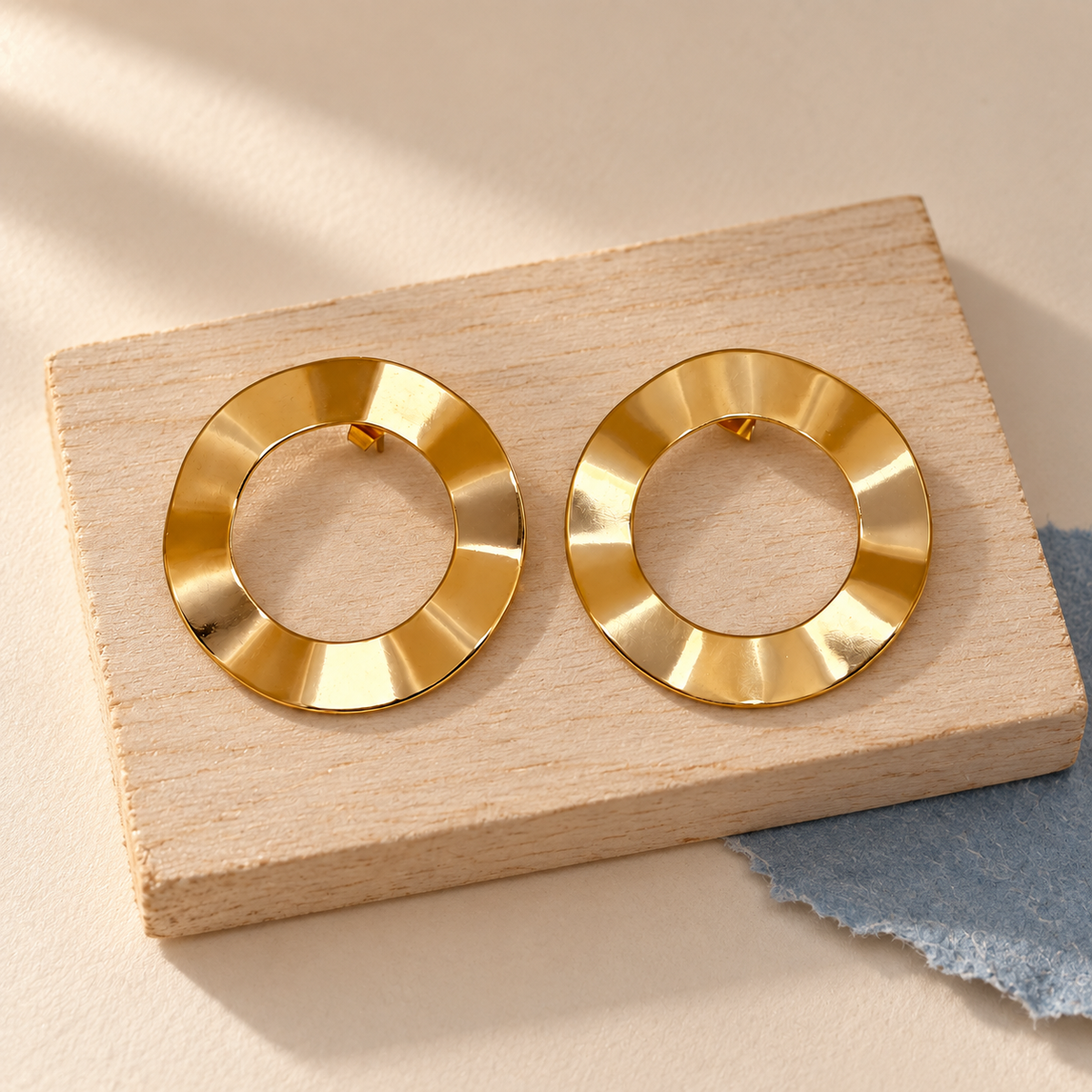 Golden Wave Halo Studs